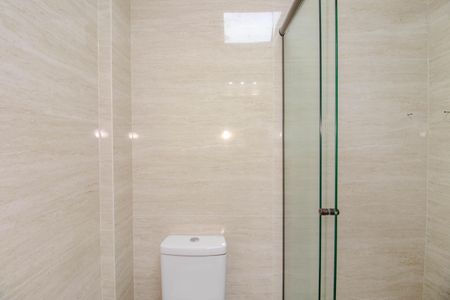 Casa à venda com 252m², 4 quartos e 2 vagas Casa à venda com 252m², 4 quartos e 2 vagasBanheiro Social