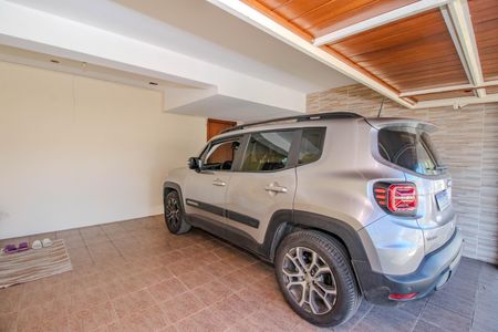 Casa à venda com 252m², 4 quartos e 2 vagas Casa à venda com 252m², 4 quartos e 2 vagasGaragem