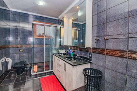 Casa à venda com 252m², 4 quartos e 2 vagas Casa à venda com 252m², 4 quartos e 2 vagasBanheiro da Suíte