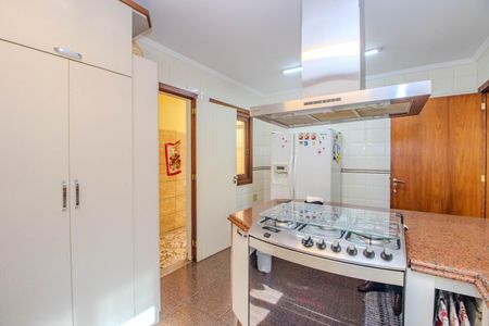 Casa à venda com 252m², 4 quartos e 2 vagas Casa à venda com 252m², 4 quartos e 2 vagasCozinha