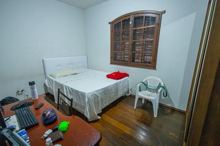 Casa à venda com 390m², 6 quartos e 4 vagasquarto 5