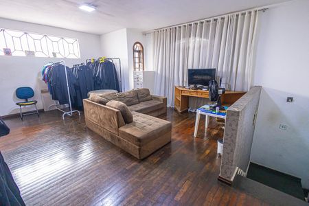 Casa à venda com 390m², 6 quartos e 4 vagassala / 2º andar