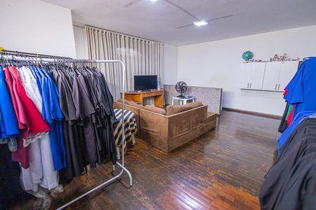 Casa à venda com 390m², 6 quartos e 4 vagassala / 2º andar