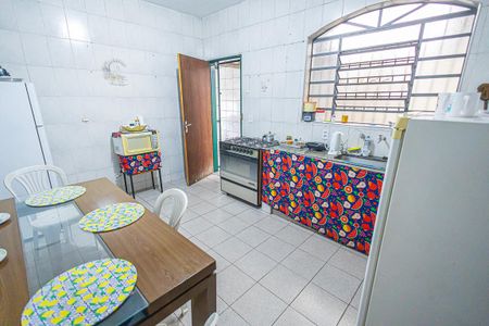 Casa à venda com 390m², 6 quartos e 4 vagascozinha