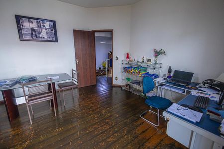 Casa à venda com 390m², 6 quartos e 4 vagassala