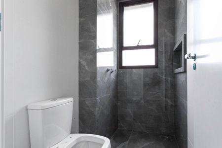 Apartamento à venda com 161m², 4 quartos e 4 vagasBanheiro das semi suítes 1 e 2