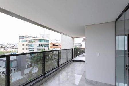 Apartamento à venda com 161m², 4 quartos e 4 vagasVaranda da sala
