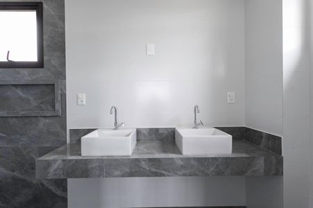 Apartamento à venda com 161m², 4 quartos e 4 vagasBanheiro da suíte 2