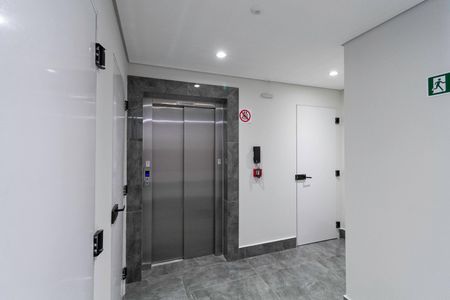 Apartamento à venda com 161m², 4 quartos e 4 vagasHall social