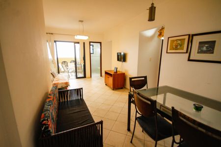 Sala de apartamento para alugar com 3 quartos, 86m² em Guilhermina, Praia Grande