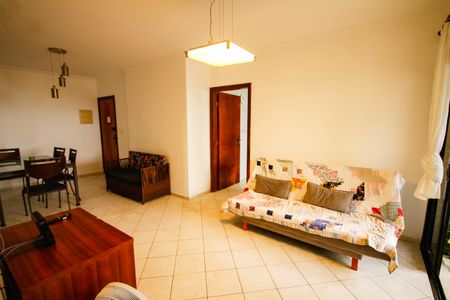 Sala de apartamento para alugar com 3 quartos, 86m² em Guilhermina, Praia Grande