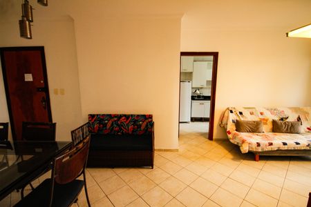 Sala de apartamento para alugar com 3 quartos, 86m² em Guilhermina, Praia Grande