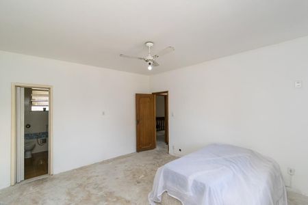 Casa à venda com 240m², 4 quartos e 4 vagasSuíte
