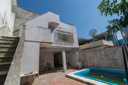 Casa à venda com 240m², 4 quartos e 4 vagasVaranda dos fundos