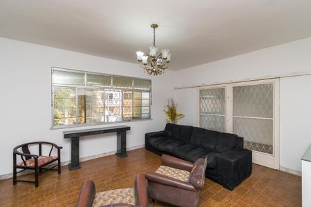 Casa à venda com 240m², 4 quartos e 4 vagasSala