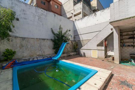 Casa à venda com 240m², 4 quartos e 4 vagasVaranda dos fundos