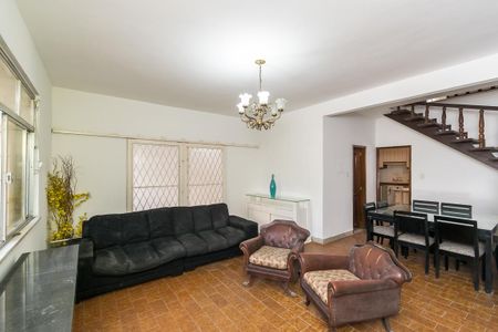 Casa à venda com 240m², 4 quartos e 4 vagasSala