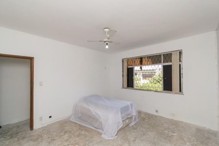 Casa à venda com 240m², 4 quartos e 4 vagasSuíte