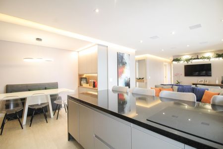 Apartamento à venda com 130m², 3 quartos e 2 vagas Apartamento à venda com 130m², 3 quartos e 2 vagasCozinha