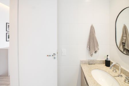 Apartamento à venda com 130m², 3 quartos e 2 vagas Apartamento à venda com 130m², 3 quartos e 2 vagasBanheiro 2 - Quarto Suite 1