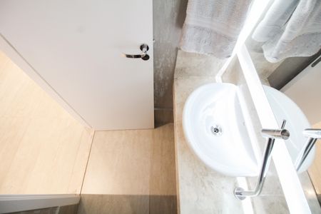 Apartamento à venda com 130m², 3 quartos e 2 vagas Apartamento à venda com 130m², 3 quartos e 2 vagasBanheiro 1 - Lavabo