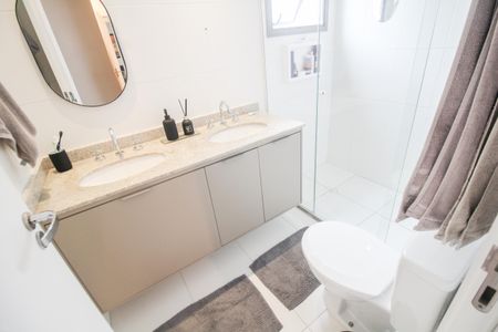 Apartamento à venda com 130m², 3 quartos e 2 vagas Apartamento à venda com 130m², 3 quartos e 2 vagasBanheiro 2 - Quarto Suite 1