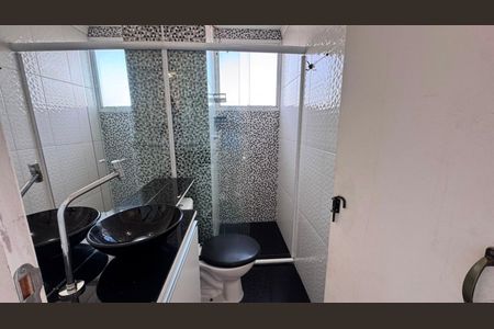 Banheiro de apartamento para alugar com 2 quartos, 42m² em Jardim do Lago, Osasco
