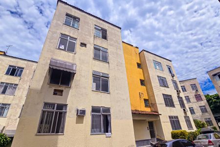 Apartamento à venda com 53m², 2 quartos e sem vagaFachada do bloco com placa