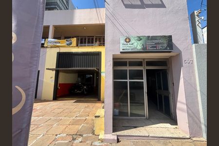 Casa à venda com 213m², 3 quartos e 1 vaga Casa à venda com 213m², 3 quartos e 1 vagaFachada