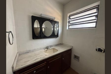 Casa à venda com 213m², 3 quartos e 1 vaga Casa à venda com 213m², 3 quartos e 1 vagaBanheiro Social