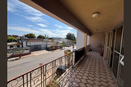 Casa à venda com 213m², 3 quartos e 1 vaga Casa à venda com 213m², 3 quartos e 1 vagaVaranda Sala