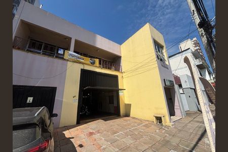 Casa à venda com 213m², 3 quartos e 1 vaga Casa à venda com 213m², 3 quartos e 1 vagaFachada