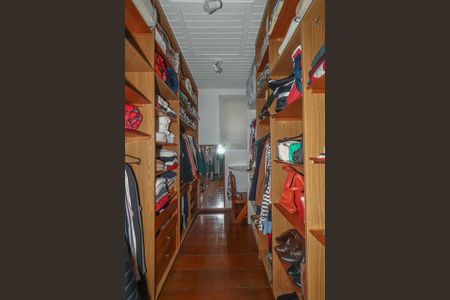 Casa à venda com 459m², 3 quartos e 3 vagasCloset