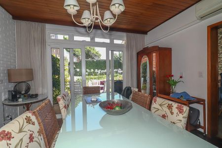 Casa à venda com 459m², 3 quartos e 3 vagasSala