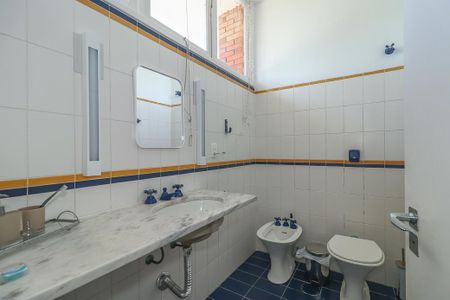 Casa à venda com 459m², 3 quartos e 3 vagasBanheiro da Suíte