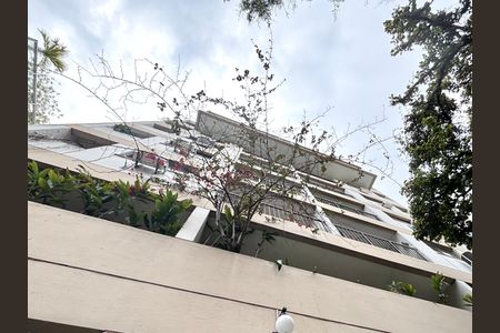 Apartamento à venda com 94m², 2 quartos e 1 vaga Apartamento à venda com 94m², 2 quartos e 1 vagaFachada