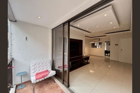 Apartamento à venda com 94m², 2 quartos e 1 vaga Apartamento à venda com 94m², 2 quartos e 1 vagaVaranda da sala