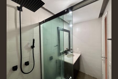 Apartamento à venda com 94m², 2 quartos e 1 vaga Apartamento à venda com 94m², 2 quartos e 1 vagaBanheiro social