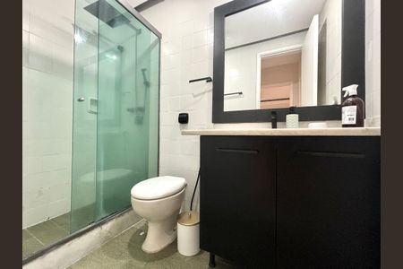 Apartamento à venda com 94m², 2 quartos e 1 vaga Apartamento à venda com 94m², 2 quartos e 1 vagaBanheiro social