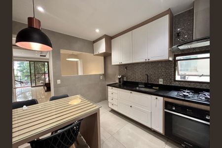 Apartamento à venda com 94m², 2 quartos e 1 vaga Apartamento à venda com 94m², 2 quartos e 1 vagaCozinha