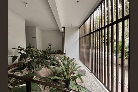 Apartamento à venda com 94m², 2 quartos e 1 vaga Apartamento à venda com 94m², 2 quartos e 1 vagaPortaria