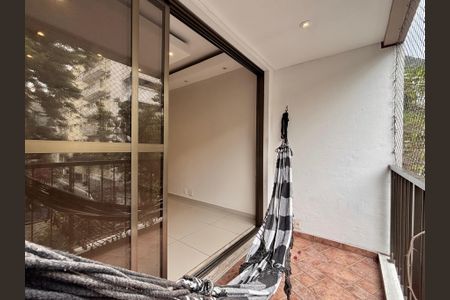 Apartamento à venda com 94m², 2 quartos e 1 vaga Apartamento à venda com 94m², 2 quartos e 1 vagaVaranda da sala