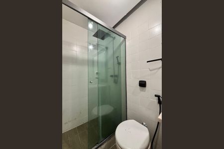 Apartamento à venda com 94m², 2 quartos e 1 vaga Apartamento à venda com 94m², 2 quartos e 1 vagaBanheiro social