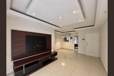 Apartamento à venda com 94m², 2 quartos e 1 vaga Apartamento à venda com 94m², 2 quartos e 1 vagaSala