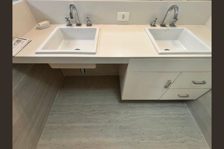 Apartamento à venda com 135m², 3 quartos e 1 vagaBanheiro da Suíte