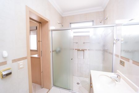 Casa à venda com 320m², 3 quartos e 2 vagasBanheiro da Suíte 2