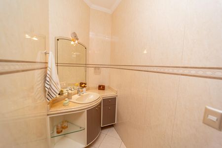 Casa à venda com 320m², 3 quartos e 2 vagasBanheiro da Suíte 1