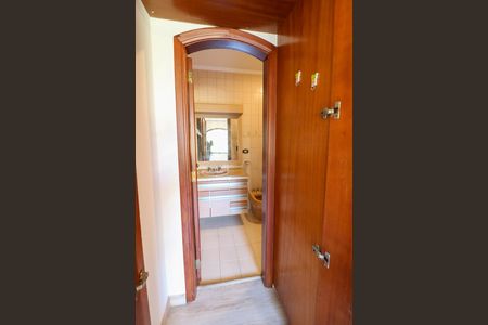 Casa à venda com 412m², 4 quartos e 6 vagas Casa à venda com 412m², 4 quartos e 6 vagasBanheiro da Suíte 2