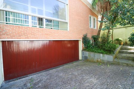 Casa à venda com 412m², 4 quartos e 6 vagas Casa à venda com 412m², 4 quartos e 6 vagasGaragem