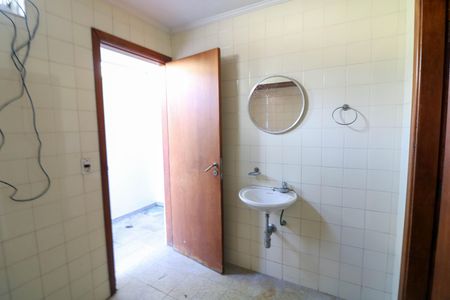Casa à venda com 412m², 4 quartos e 6 vagas Casa à venda com 412m², 4 quartos e 6 vagasVestiário Feminino